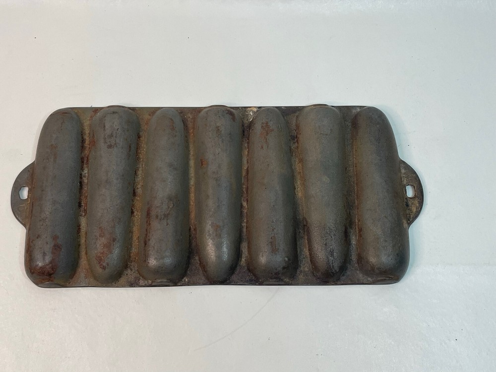 Vintage Cast Iron Cornbread Pan With Seven Corncob Shaped Molds