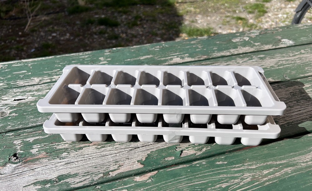 2-Pack ROOM ESSENTIALS Plastic Ice Cube Trays BPA-Free • Grey