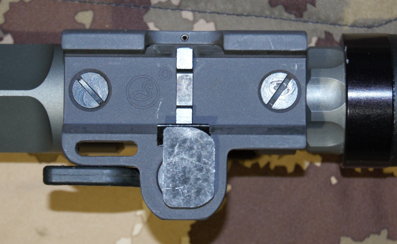 Surefire M962 Tactical Weapon Light w/ A.R.M.S. #17 Wingless Mount Old Gen