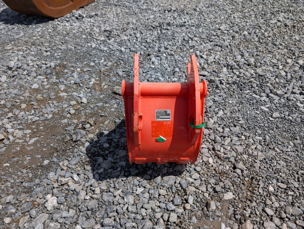 16" Kubota BT4553 Bucket