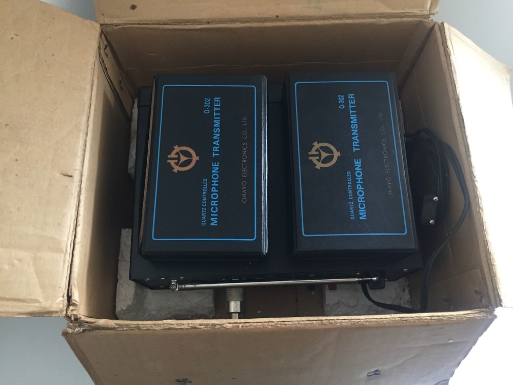 Chiayo Electronics RQ-300 Vintage Wireless Receiver & 2 Microphone Transmitter