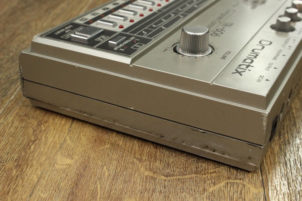 ROLAND TR-606 [80300]