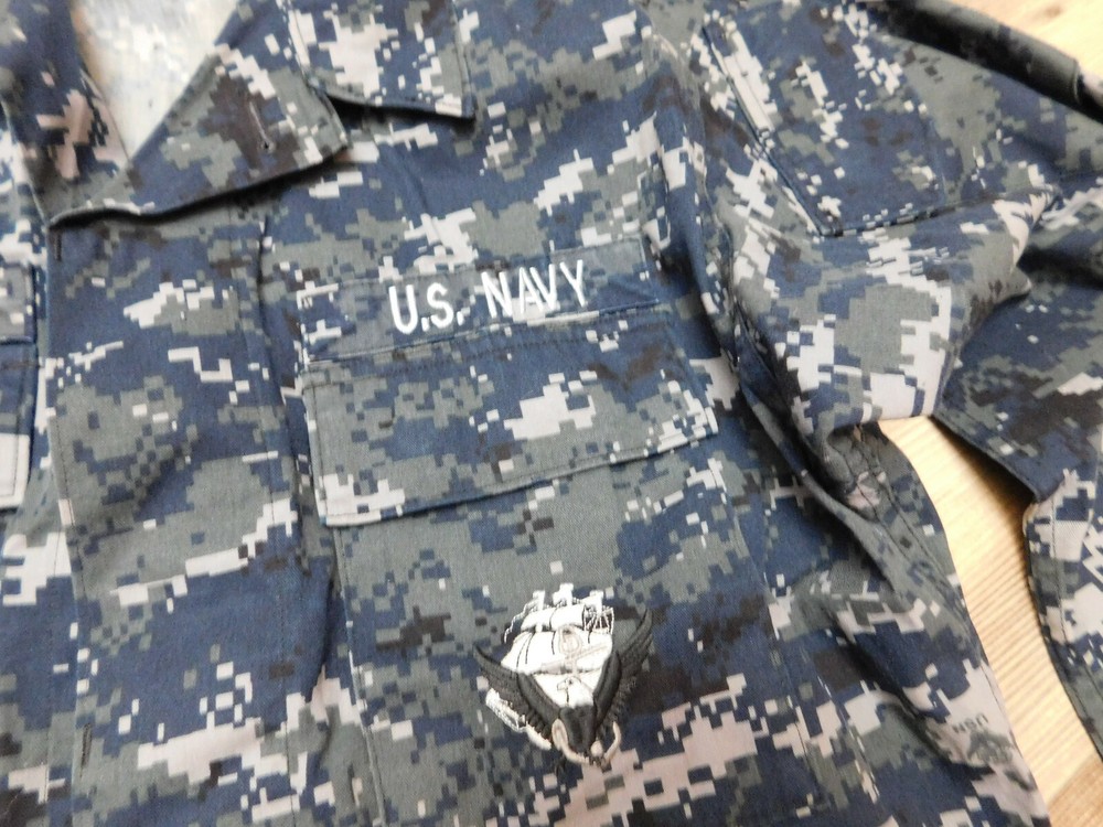 US NAVY WORKING BLOUSE COAT SIZE MEDIUM - REGULAR