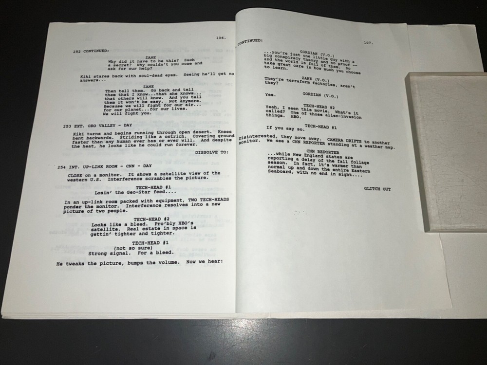 THE ARRIVAL (1996) David Twohy / Charlie Sheen Sci-Fi / Prod. Co. Script +Notes!