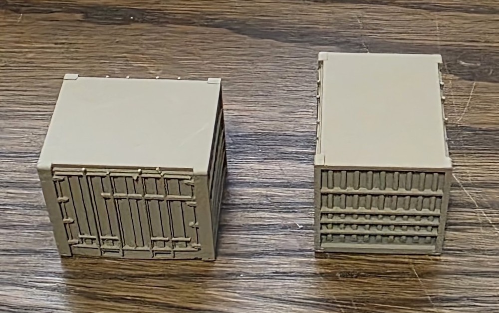 One 1/87 HO scale 10' cargo container, desert tan