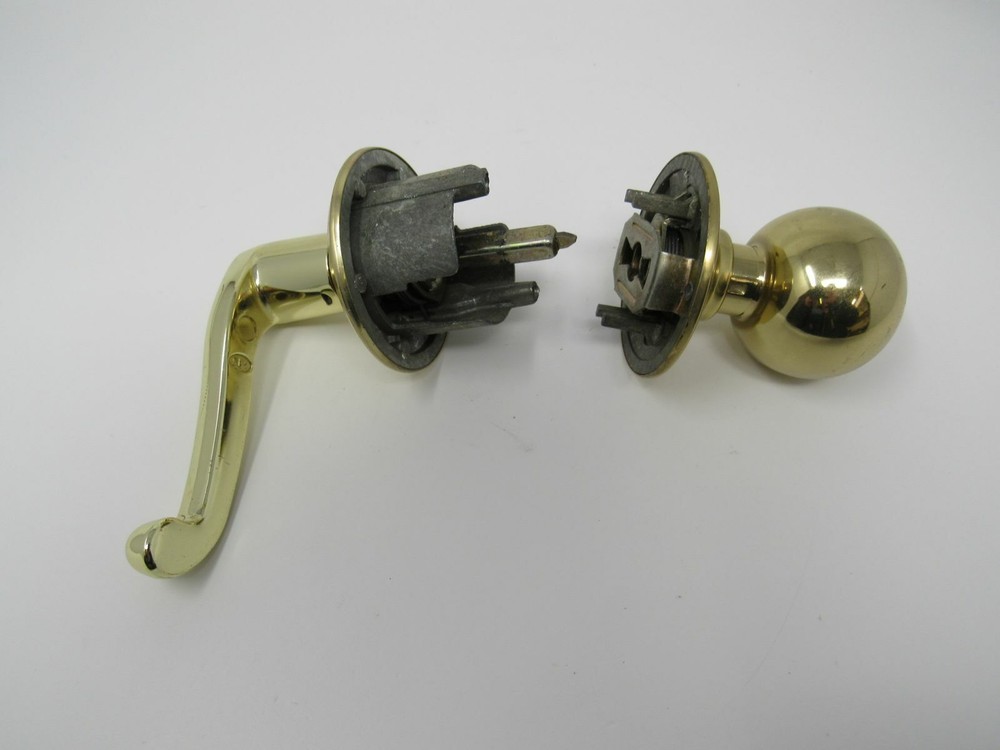 Standard Lever Handle Privacy Lock Knob Polished Brass