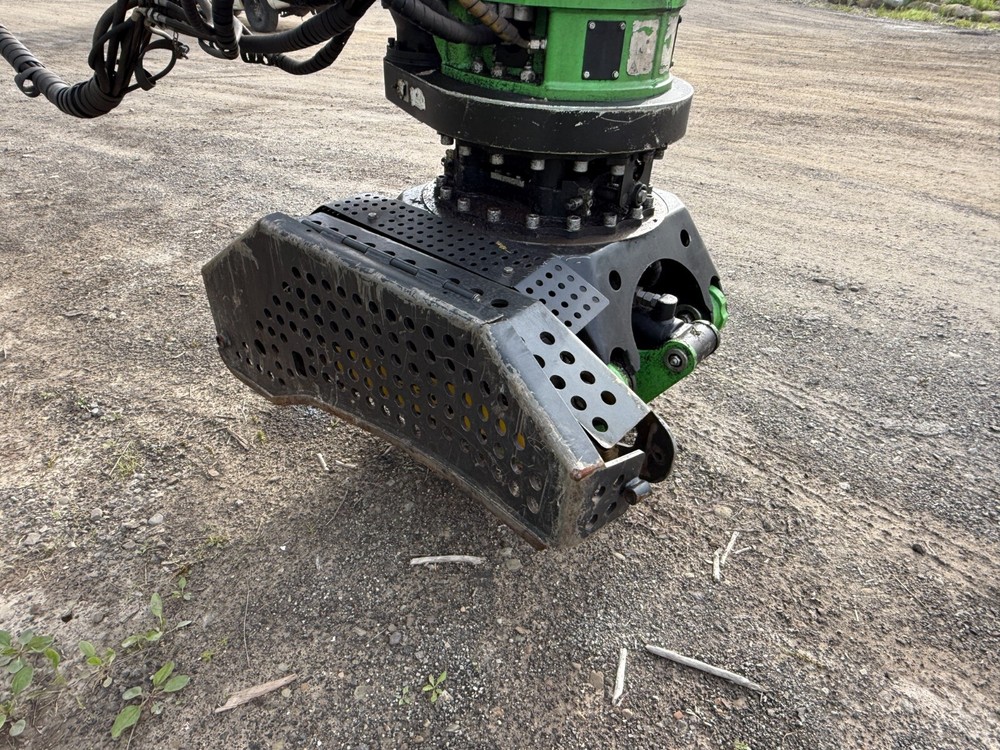 2023 Sennebogen 728e wheeled tree care material handler