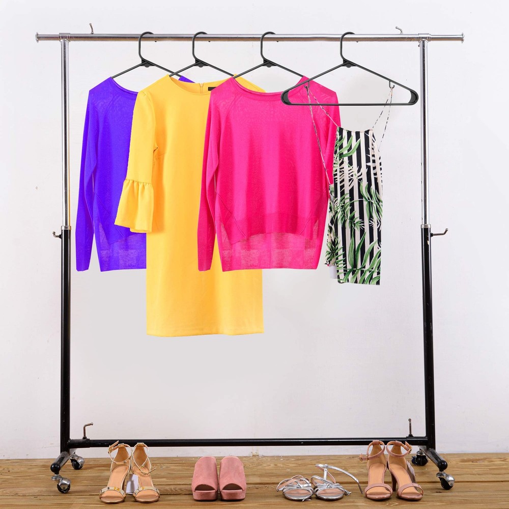 Plastic Hangers 20 Pack - Space Saving Clothes Hanger - Durable & Strong Clos...