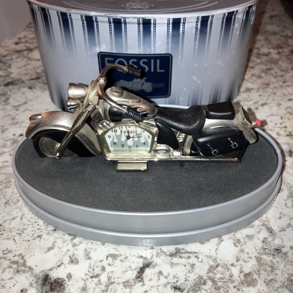 Fossil Motorcycle Desk Clock 2005 Wheels Kickstand Handlebars Move. 1 Headlight
