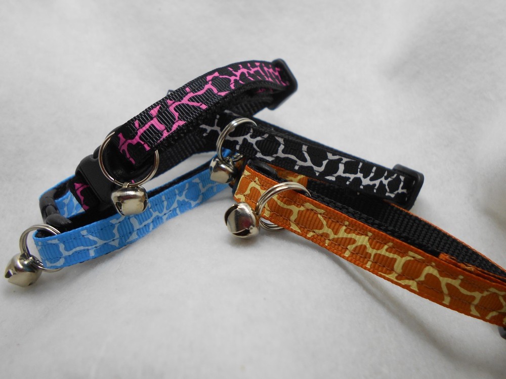 3/8" width Adj Safety Collar w/ Bell - Giraffe