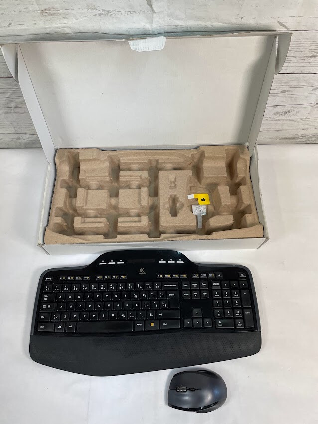 Logitech MK700 Wireless Keyboard with Logitech Wireless Mouse M705