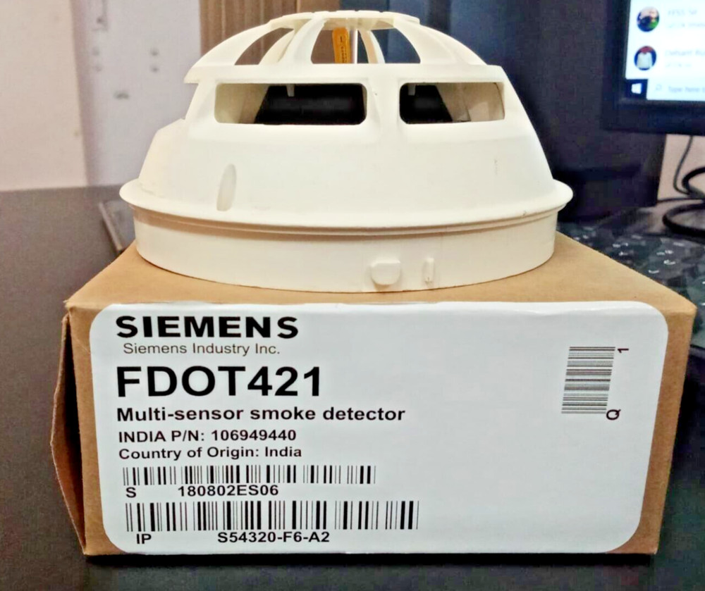 1PC- SIEMENS FDOT421 Multi-Sensor Smoke Detector Model 106949440 with base- NEW