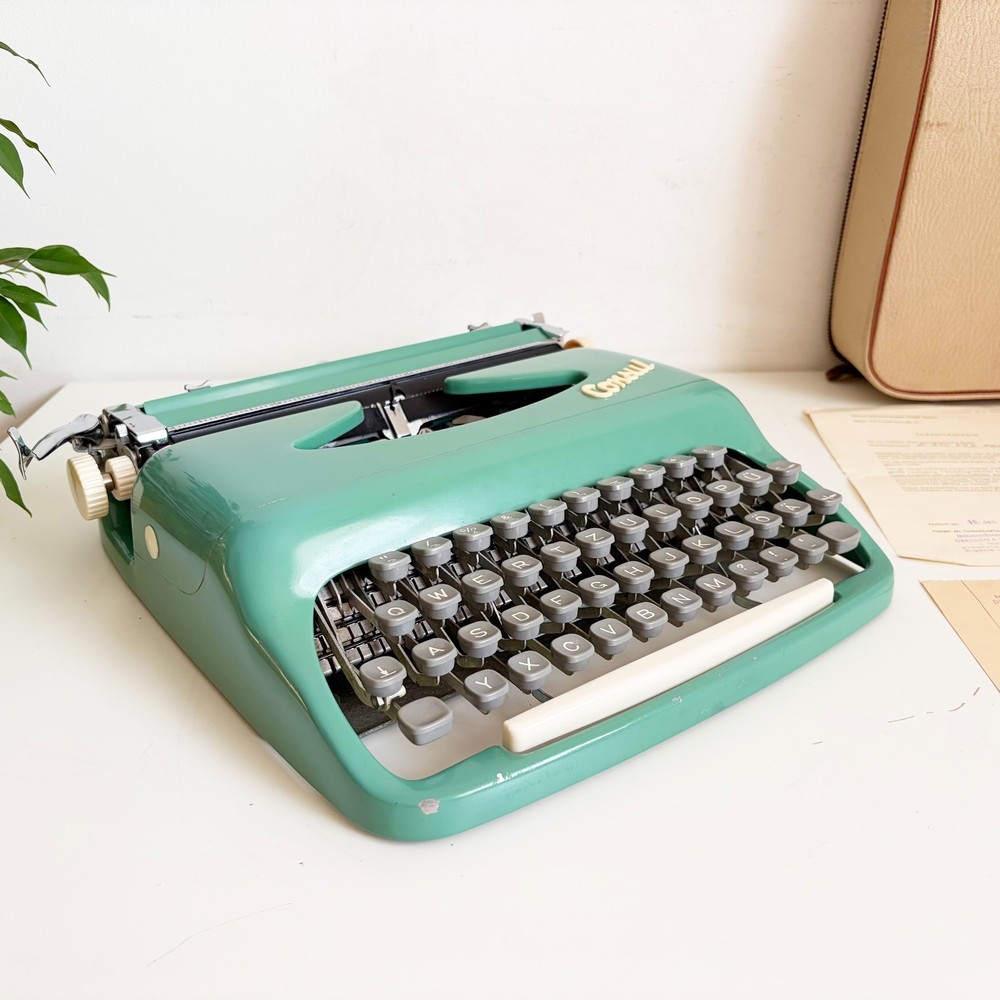 Working Consul 232 Typewriter | 1960s | Green | UPS Express