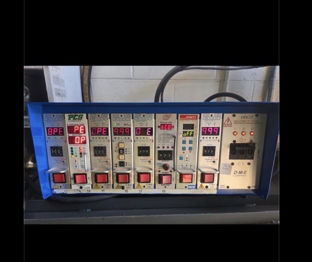 DME 8 Zone Hot Runner Controller. Without card modules
