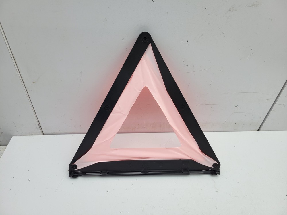 MG HS 2023 HAZARD WARNING TRIANGLE 10526429