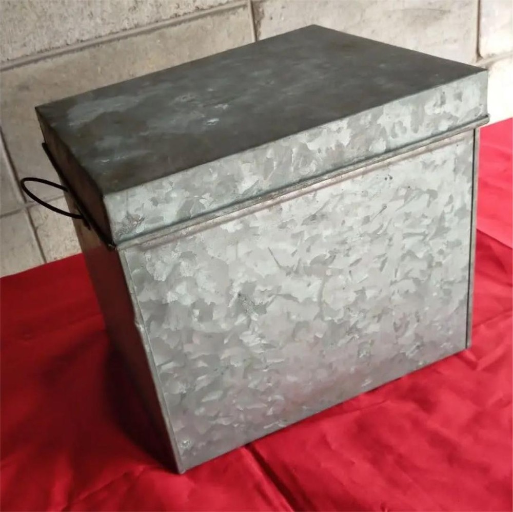 Showa retro tin can