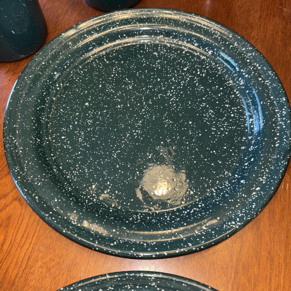 Speckled Green Enamelware 15-Piece Dining Set for Camping