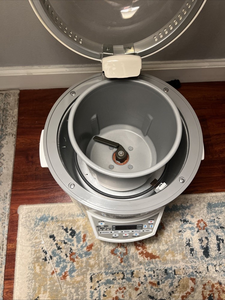 Welbilt The Bread Machine Maker ABM-100 White Dome Top 2lb Loaf Automatic