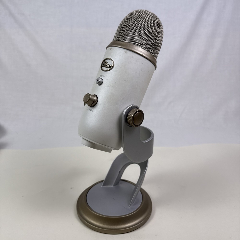 Blue Microphone Yeti USB Desktop Microphone