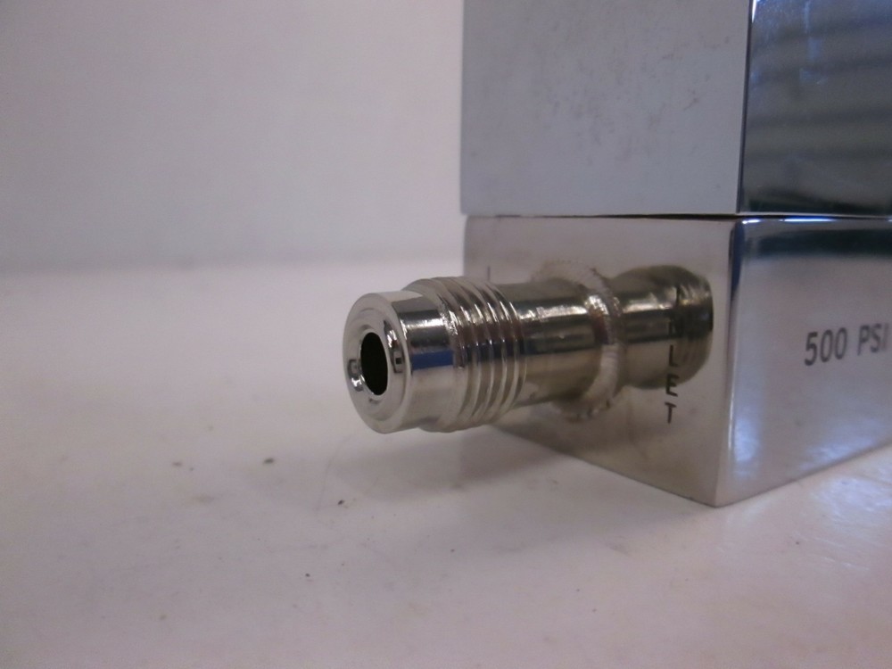 Unit UFC-1500A Mass Flow Controller, Gas, N2O, 500 SCCM