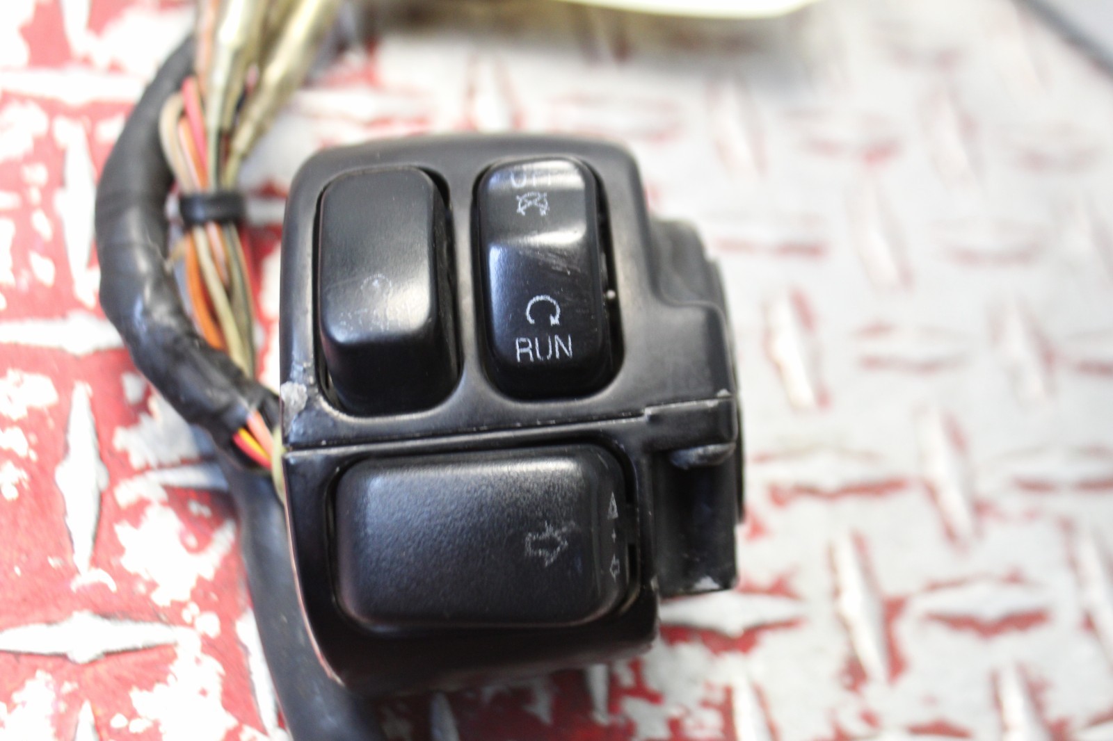 2010 HARLEY ELECTRA GLIDE OEM RIGHT CONTROL SWITCH SEE DESC 2008 - 2013 EG140