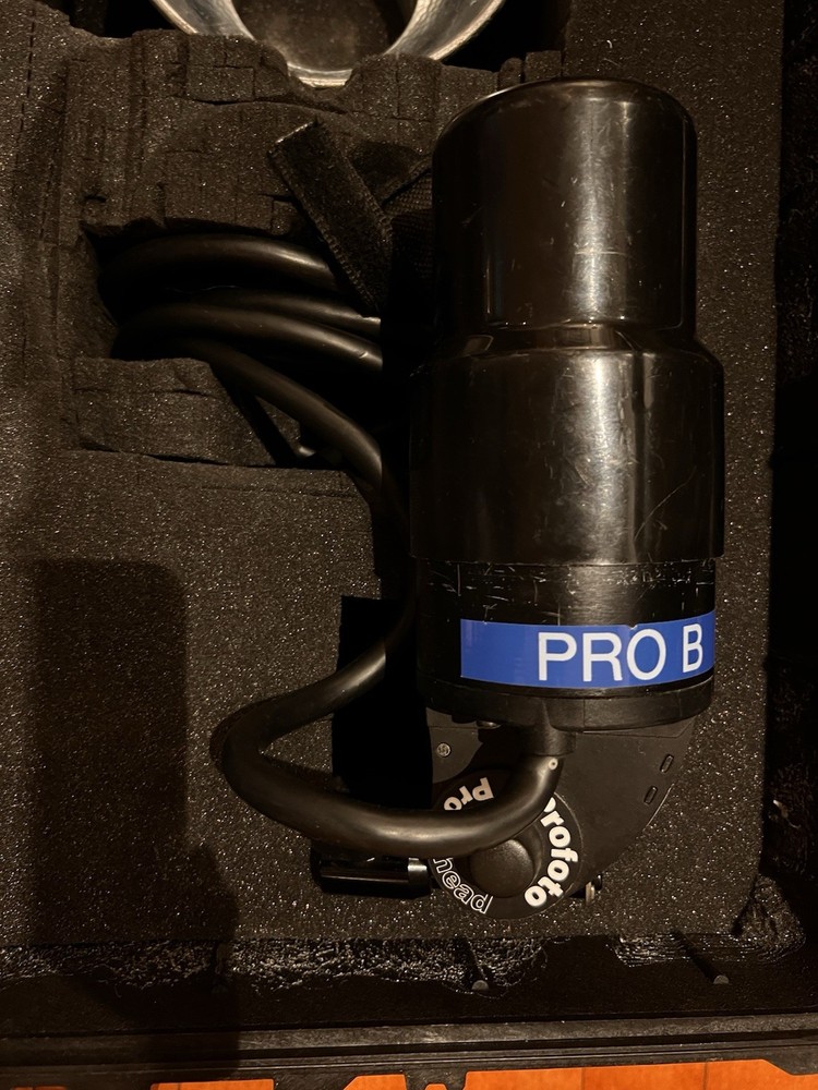 Profoto Pro Head Pro-B Plus Strobe Flash - With Reflector - Prefect Condition.