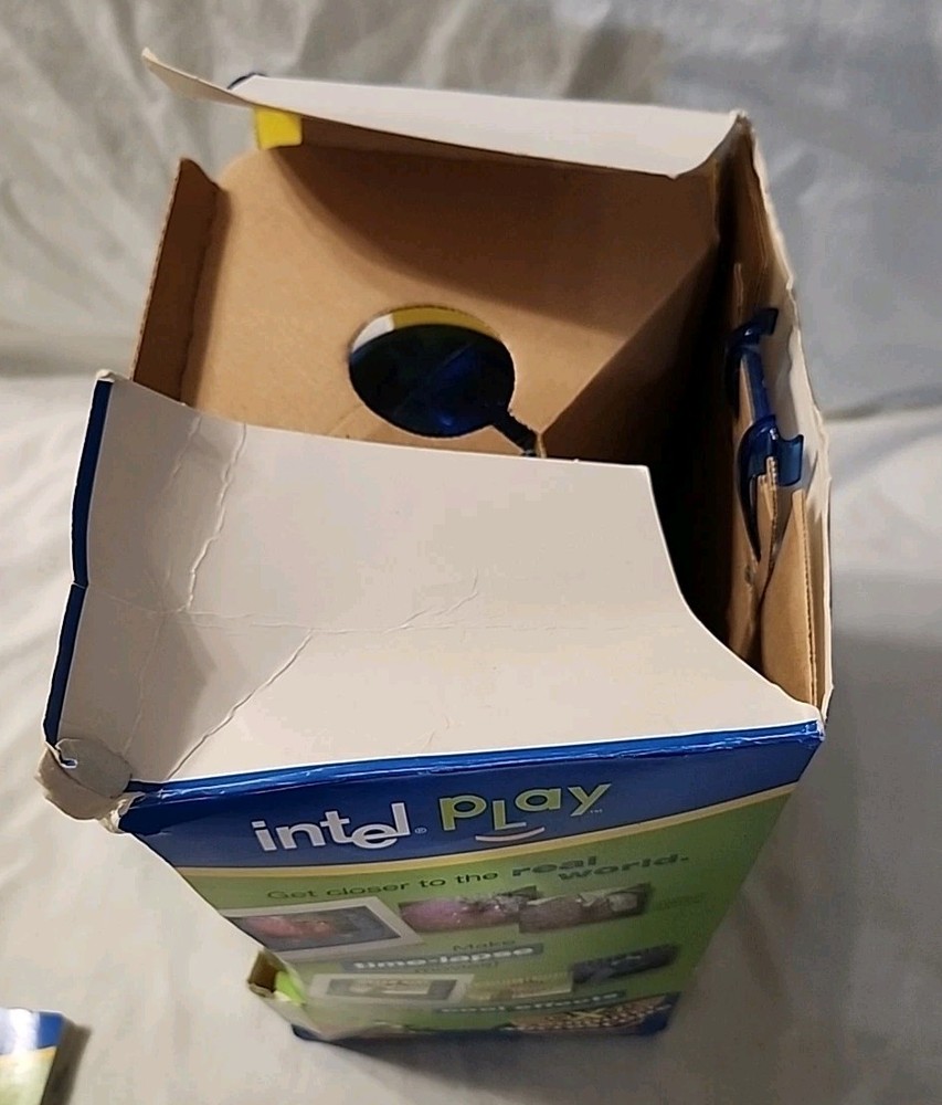 Intel Play QX3+ Computer Microscope 8 & Up includes an activity guide book