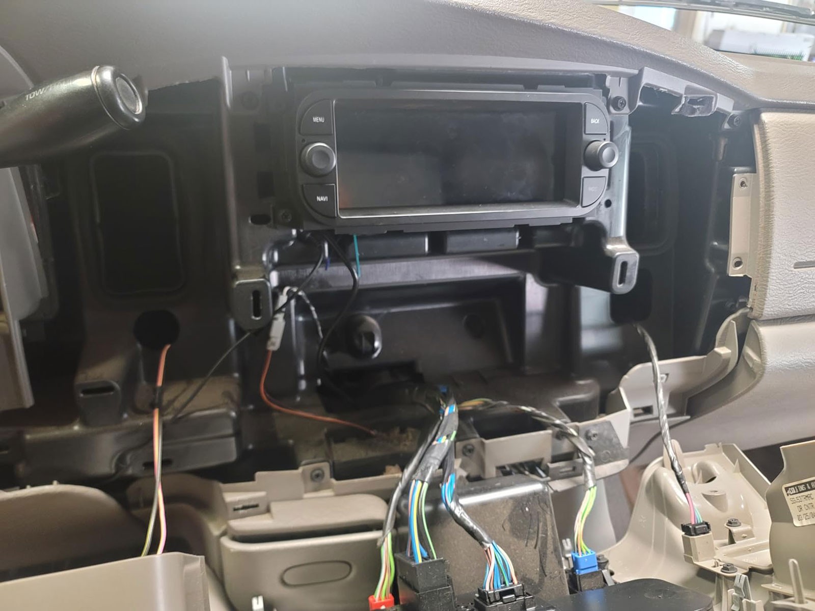 For 2002-2005 Dodge Ram Apple CarPlay Car Radio 8-Core 64GB Android 15 GPS WIFI