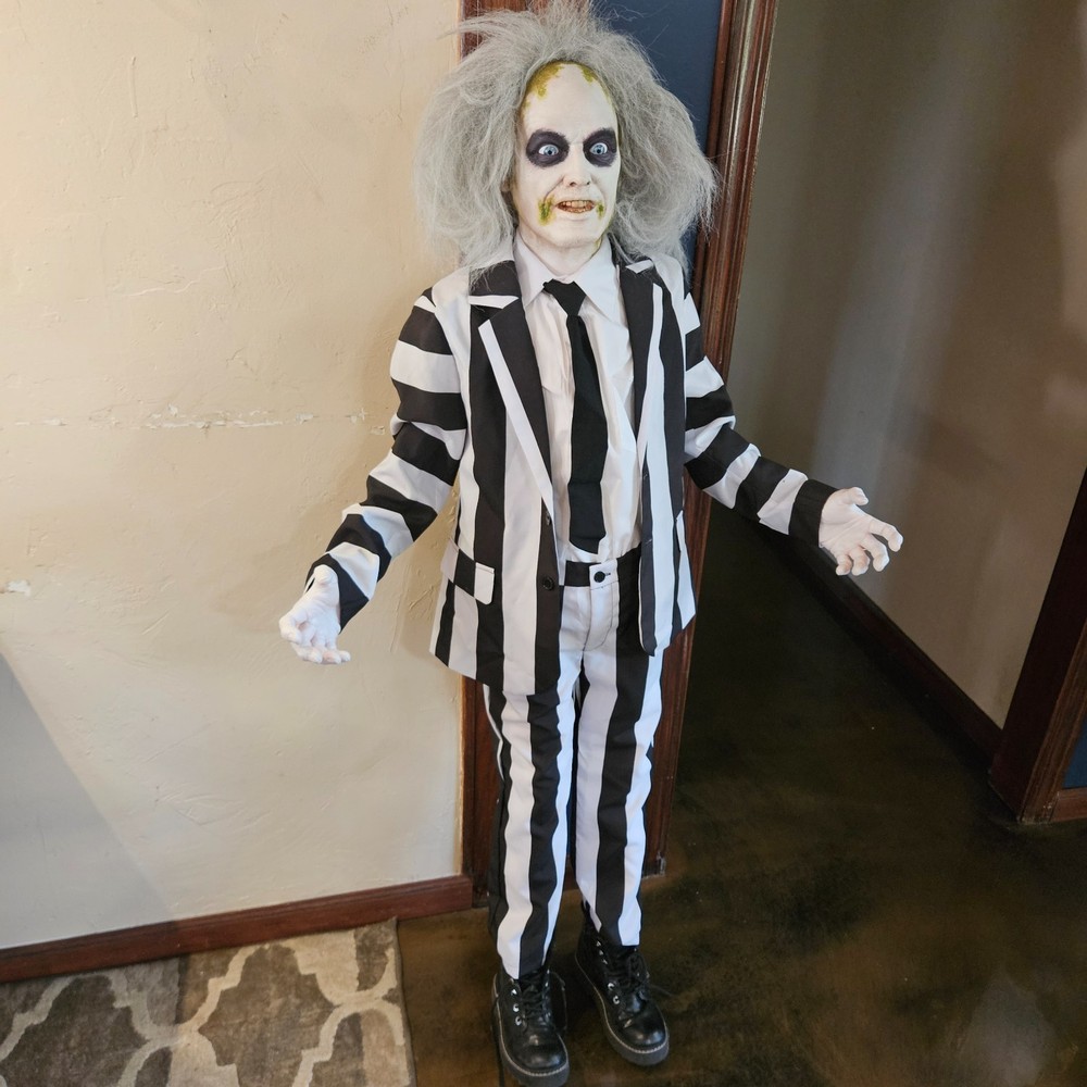 BEETLEJUICE prop statue comic con horror figure