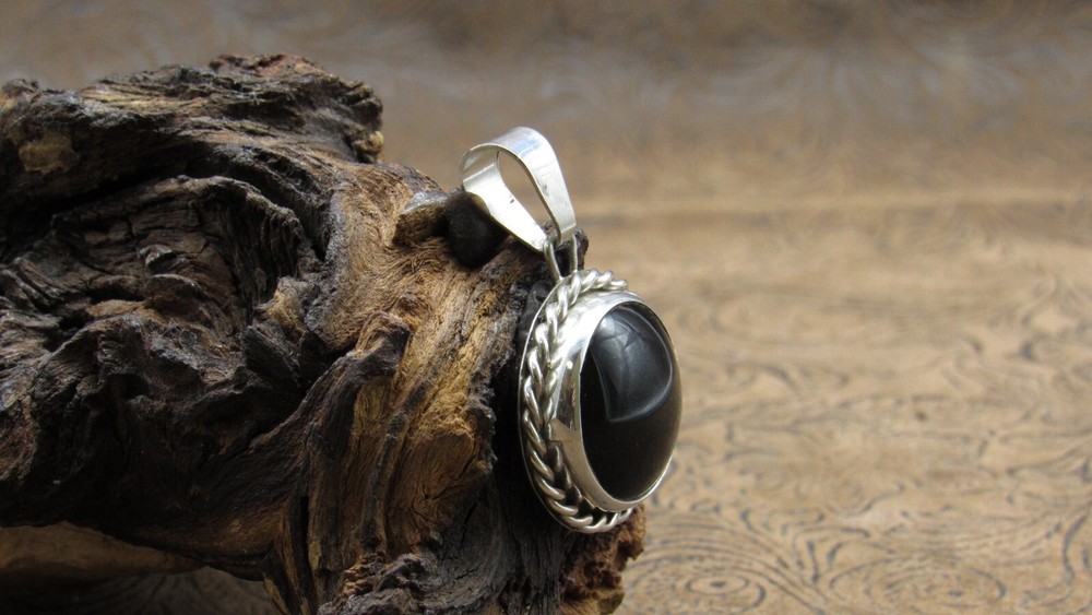 *Sterling Silver Round Onyx Pendant