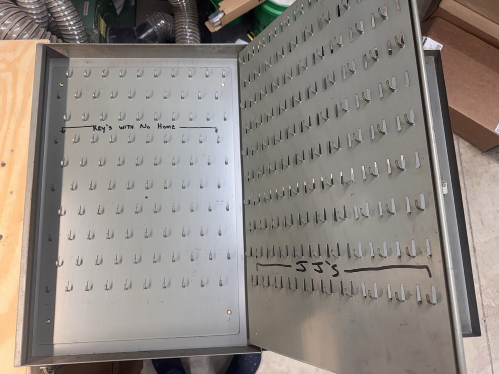 Lund Medium Single Door Wall Mount Key Box Cabinet 300 Key Hook -READ