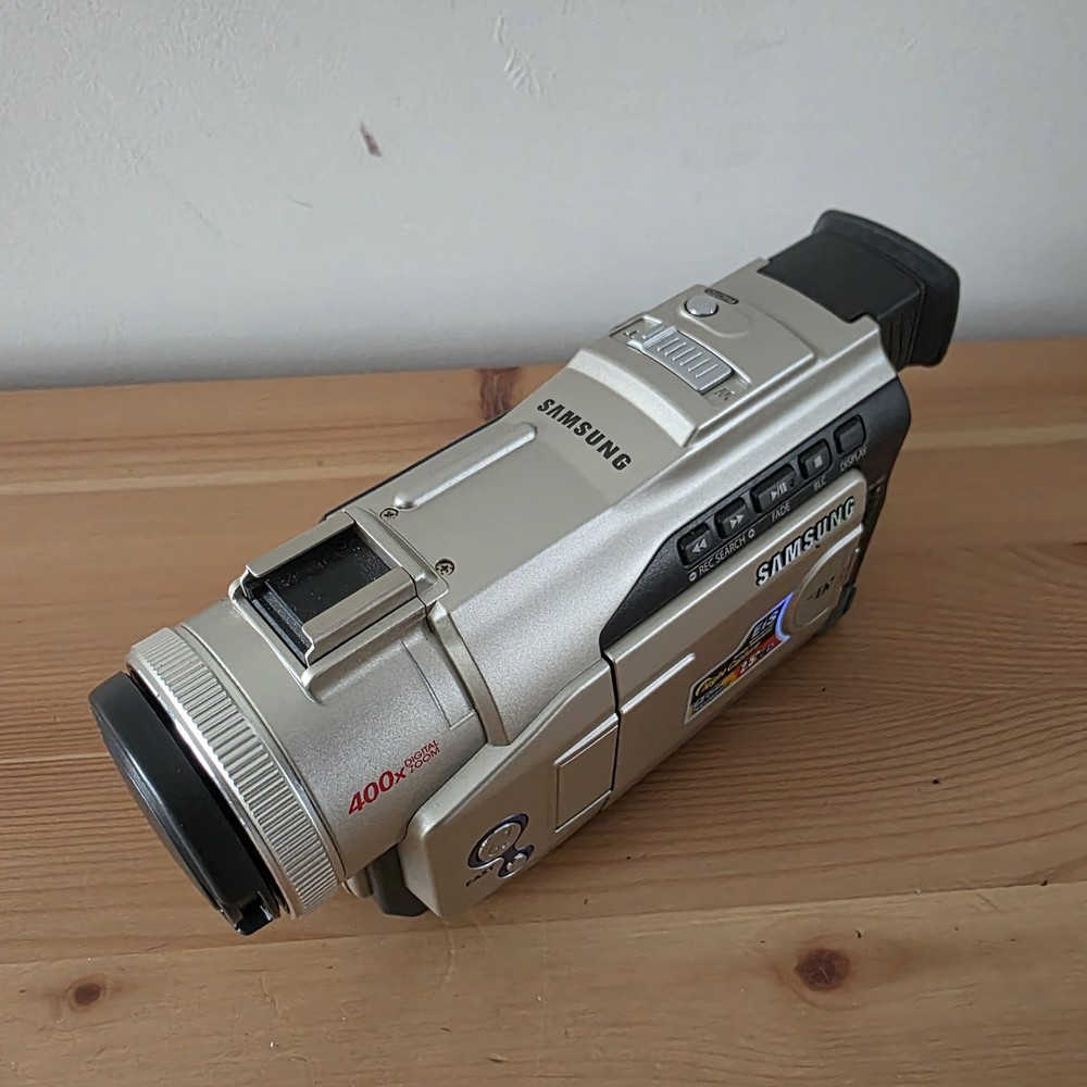 Samsung VP-D80 Digital Camcorder & Battery. Untested