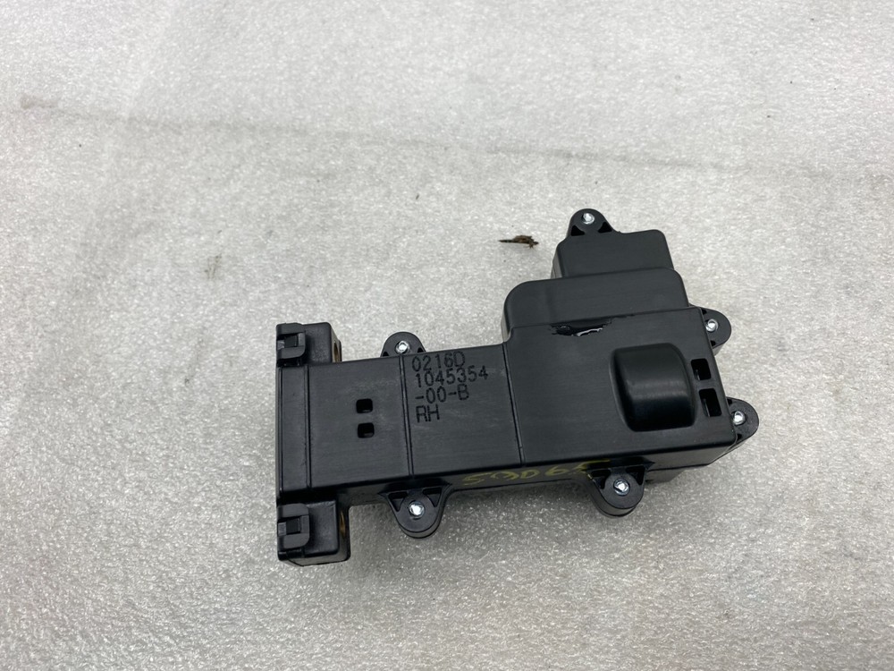 ⭕ 16-26 Model X Front Right Door Pop Actuator Control Module Unit 1045354-00-B