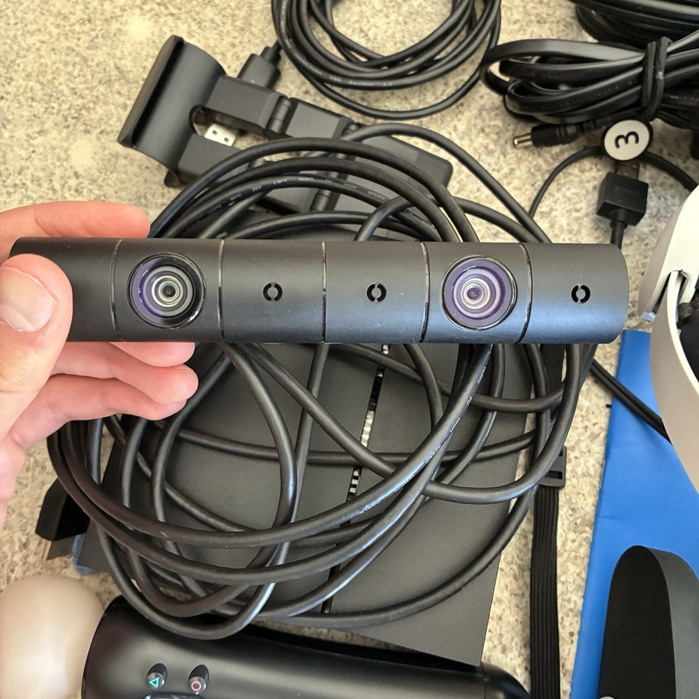 Sony PlayStation VR PSVR (PS4) CUH-ZVR2 Headset/Controllers/Camera Bundle