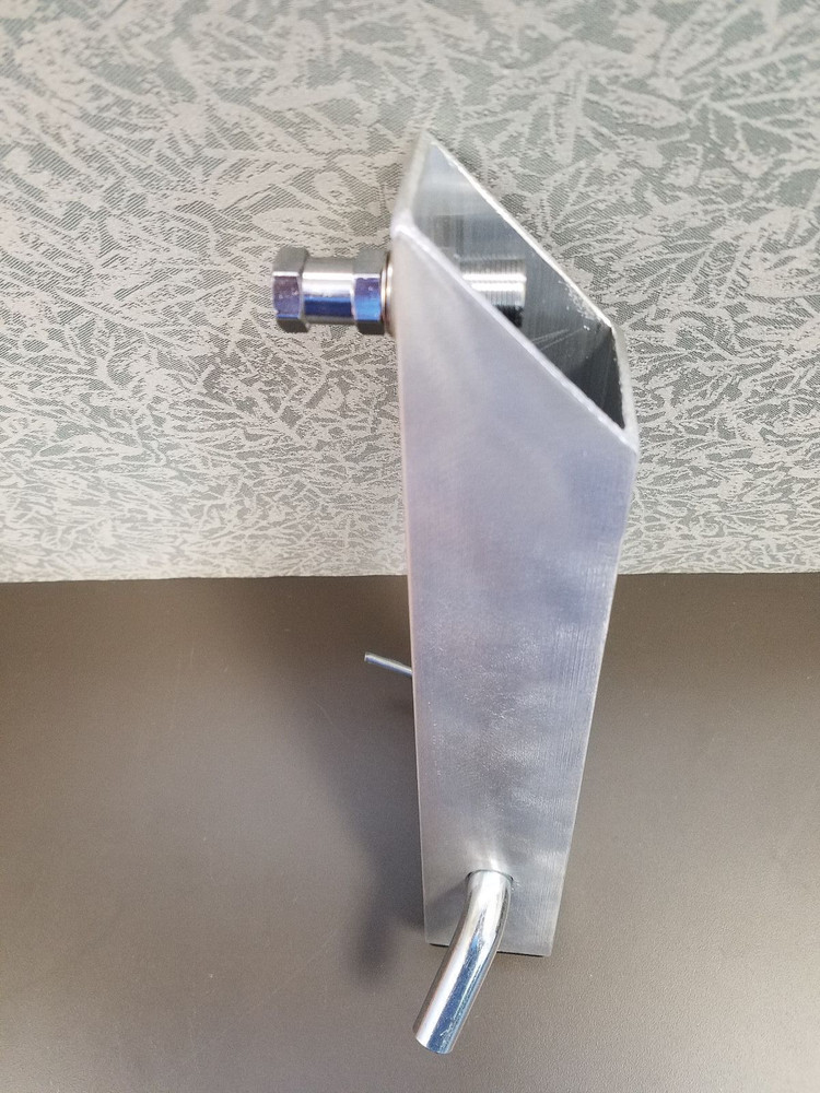 VHF/HF MOBILE ANTENNA MOUNT (TRAILER HITCH MOUNT)