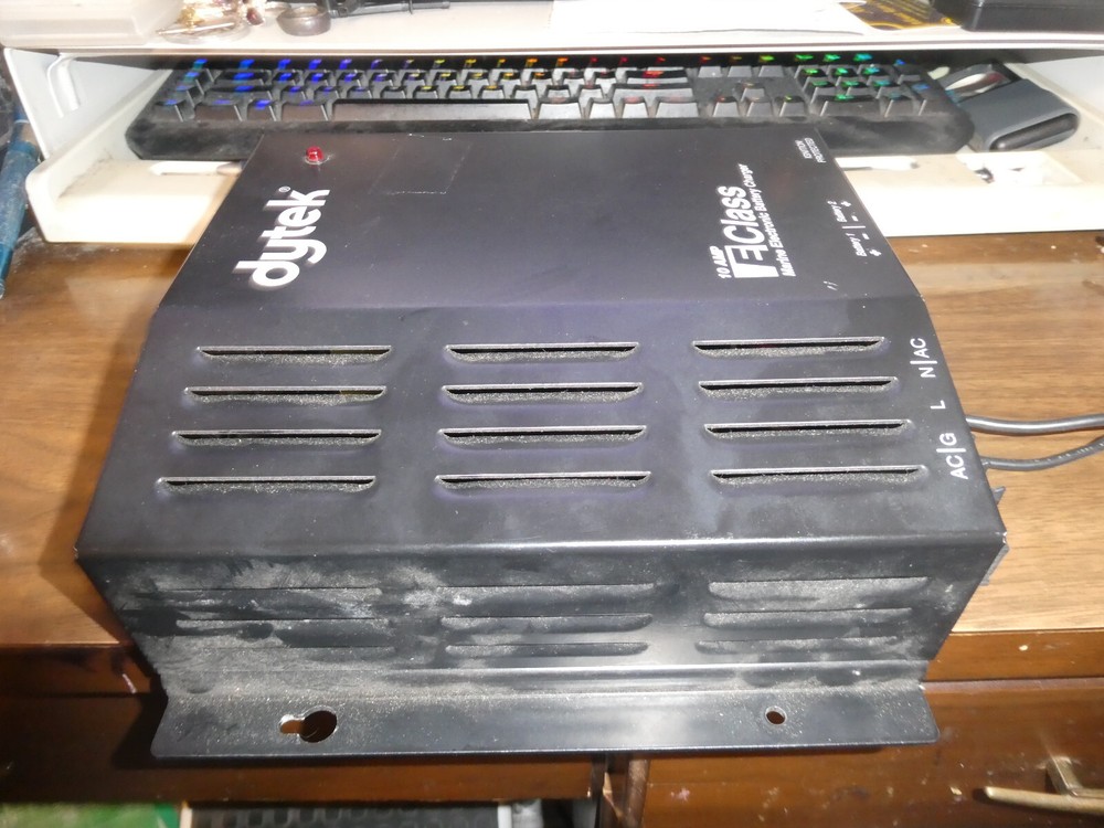 DYTEK E CLASS MARINE ELECTRONIC 10A AMP BATTERY CHARGER