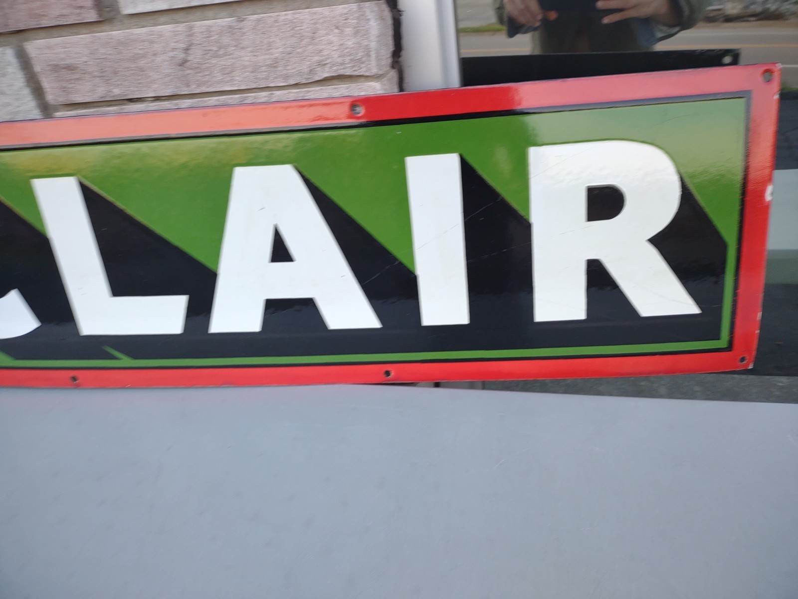 VINTAGE RARE LARGE SINCLAIR GASOLINE) 1-PIECE PORCELAIN DEALER SIGN (6FT LONG)