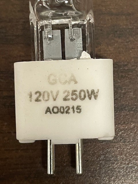 Lowel Pro Light with 1/2 Barn Doors needs bulb