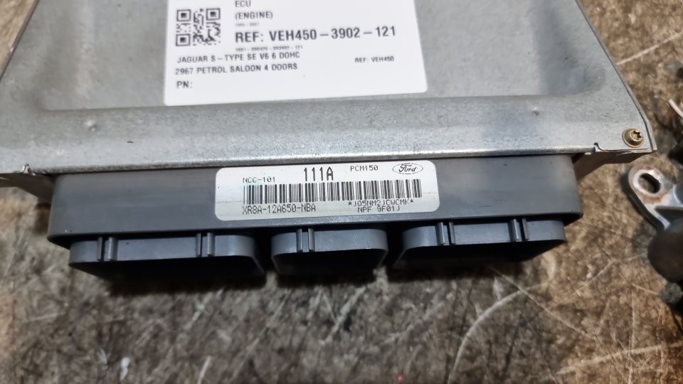 Jaguar S-Type Engine Control Unit ECU & Front Electric Module 1999 XR8A12A650NBA