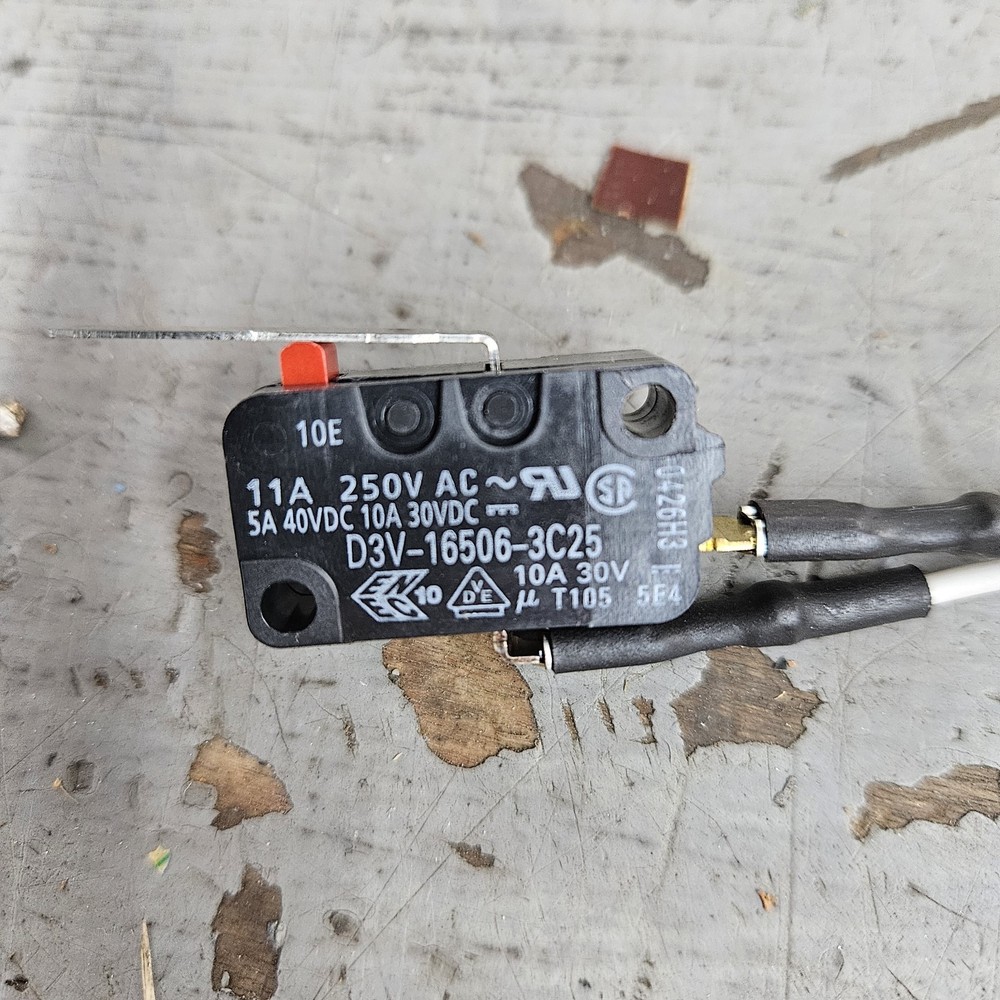 Micro Switch Omron #D3V-16506-3C25 WITH CONNECTOR