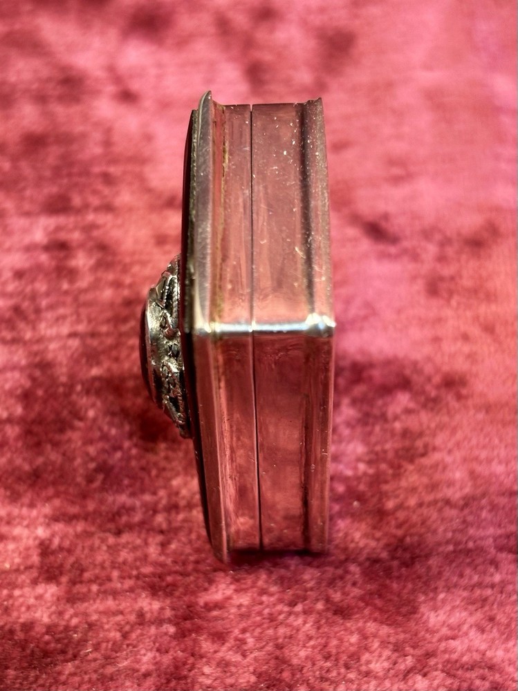 A Gorgeous Solid Silver & Onyx Hallmarked Pill Box. Birmingham