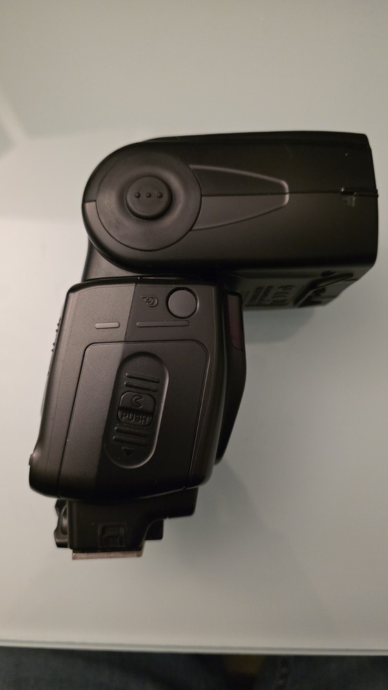 Nikon SB-700 Speedlight Flash