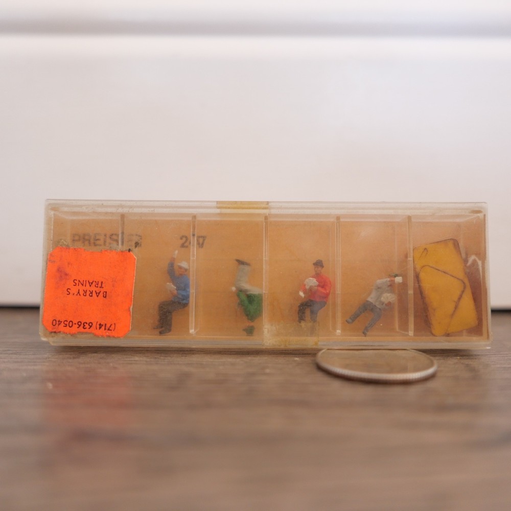 Preiser 247 HO Card Playing Friends w/Table Figure Set