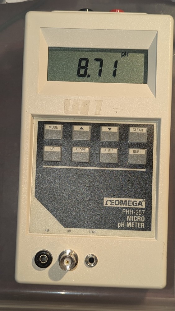 Omega PHH-257 Microprocessor PH Meter w Case & Probes READ CONDITION