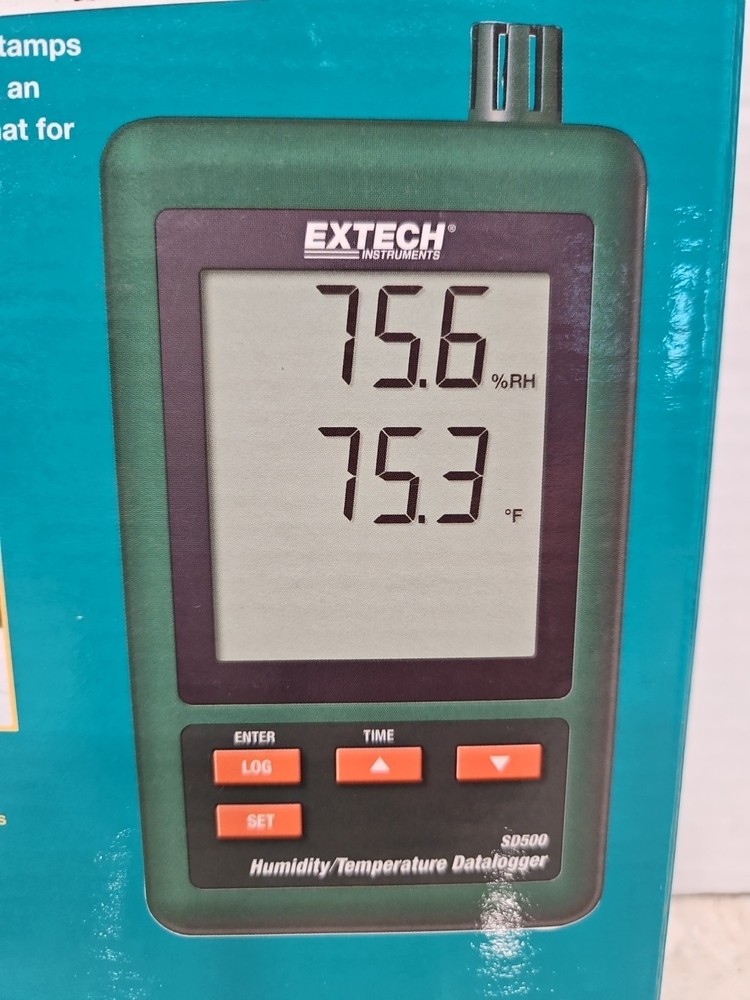 EXTECH INSTRUMENTS. SD500 - Humidity / Temperature Datalogger-NEW