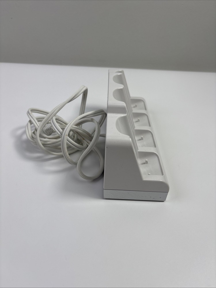 Wii Nyko Controller Charge Station Quad 87060-A50 White Dock 4 Controller
