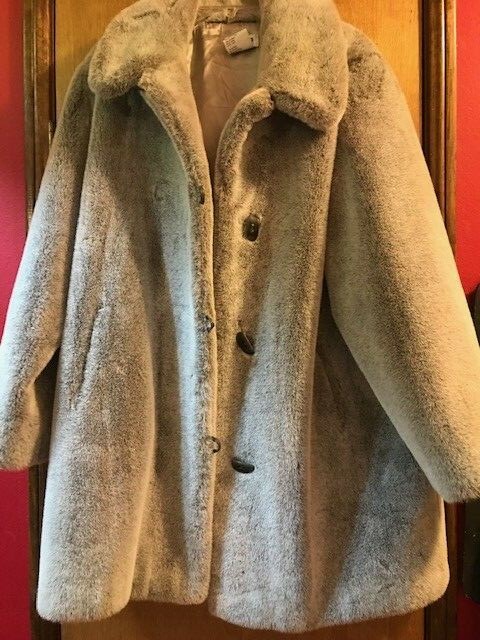 THIS OLSEN COLLECTION GREY COAT MADE IN POLAND