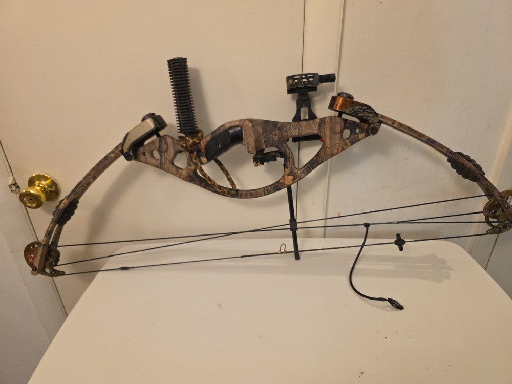 Reflex Excursion Compound Bow Weight 40-50 String 49 W/ Soft Case Camo Tru Fire