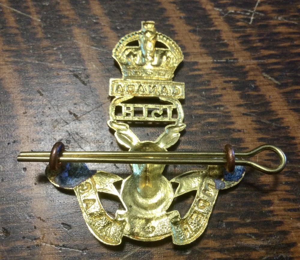 WW2 15th Alberta Light Horses Pin & RCAF Buttons