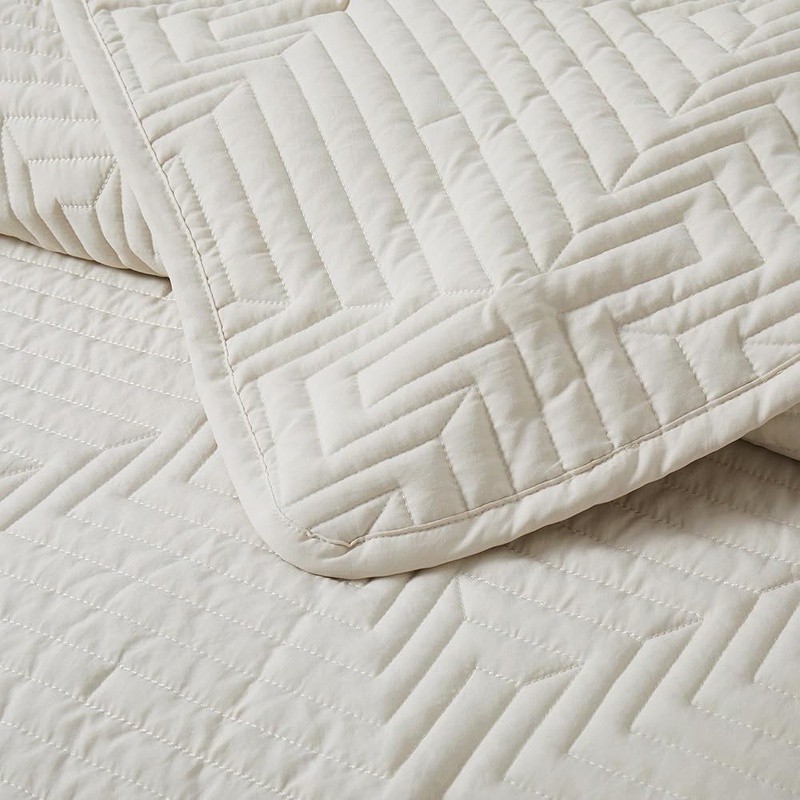 Queen Bedspread Set Modern Quilted Microfiber Comforter Durable Pet Friendly New